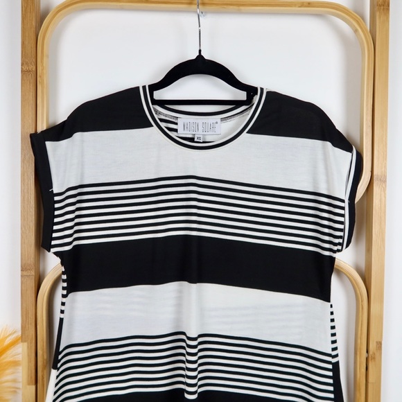 Maddison Square top size XS black white striped - Picture 2 of 7